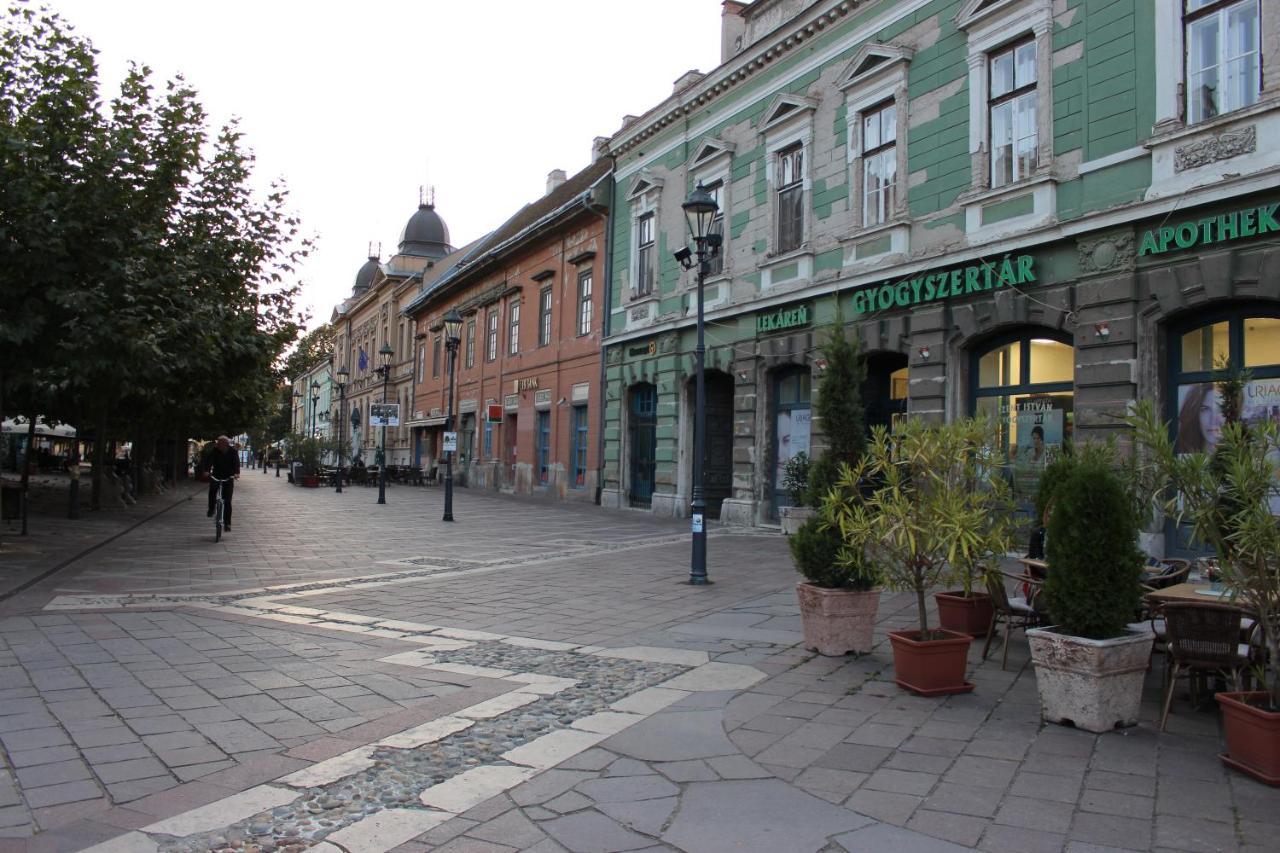Esztergom Central Luaran gambar