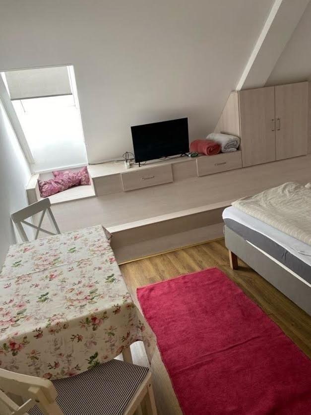Esztergom Central Luaran gambar